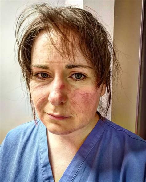 Intensive Care Nurse Who Hasn T Seen Her Family For Nearly A Month Posts Picture Of Her