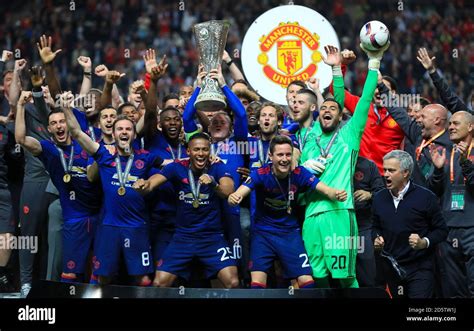 The Manchester United Team Lift The Trophy After Winning The Uefa