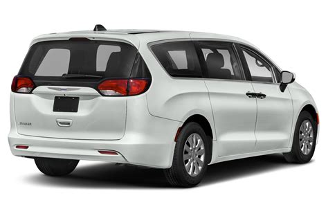 2021 Chrysler Voyager Pictures