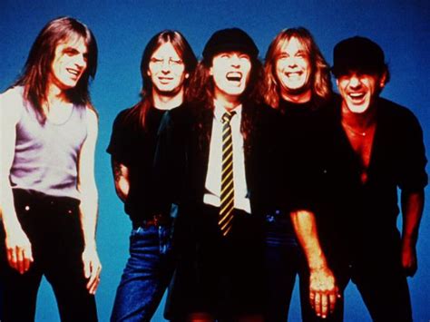 La biografía, caras, albums de ac/dc en una visual y realista linea de tiempo continuada. AC/DC drummer Phil Rudd charged with attempting to procure ...