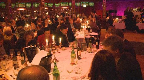 Find the perfect schuhbecks teatro stock photos and editorial news pictures from getty images. Die tz-Leser bei Schuhbecks teatro - YouTube