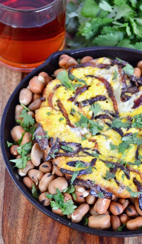 I love this recipe because it is easy, healthy, and satisfying. Iraqi Breakfast: Bagila bil Dihin Fried Eggs over Broad Beans (With images) | Food recipes ...