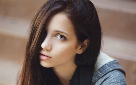 2560x1600 emily rudd brunette face hair in face looking at viewer sensual gaze lips depth of