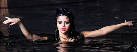 Selena Gomez Behind The Scenes Come And Get It Mirror Online