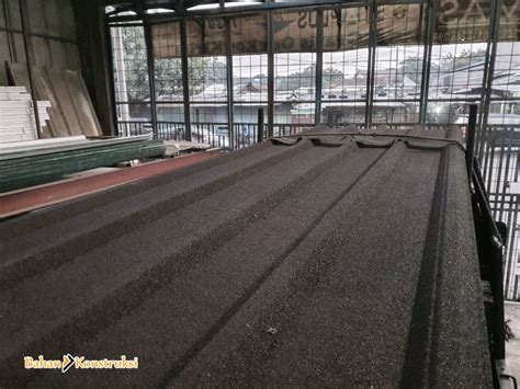 Genteng melindungi penghuninya dari berbagai macam cuaca dan iklim sebuah daerah di mana genteng tersebut digunakan. Harga Genteng Metal Pasir Per Lembar Terbaru | Bahan ...