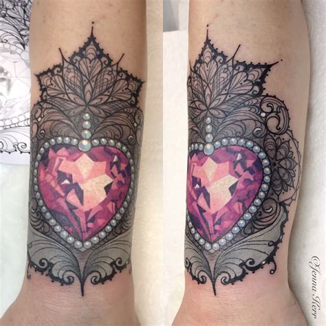 Details of lace cuff tattoo lace jewel Tatoeage ideeën Diamanten