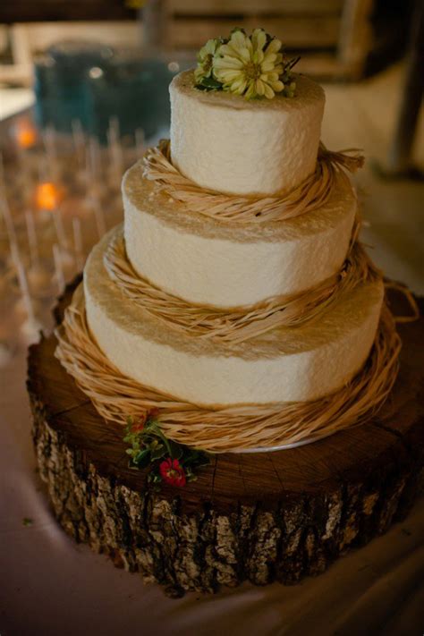 From invitations and centerpieces to cowboy boots, find country wedding decor, songs, and rustic wedding ideas at great american country. Country Wedding Cake Ideas - Rustic Wedding Chic