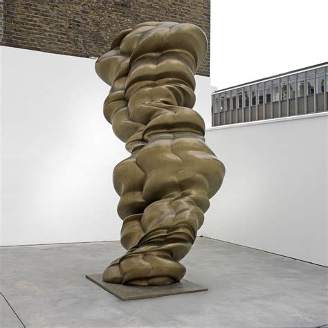 تونی کرگ مجسمه‌های عظیم خود را به موزه هنرهای معاصر می‌‌آورد