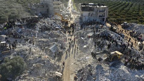 Dodental aardbeving Turkije en Syrië stijgt naar ruim 6300