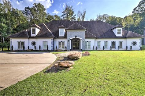 Traditional 7 Acre Atlanta Estate Wprivate Pond Updated 2018