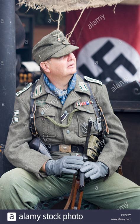 $1.0 eur deutschland ärmel flagge, kleidung, deutsche hemd ärmelflagge, nationalflagge buy: Nazi Flag Stockfotos & Nazi Flag Bilder - Alamy