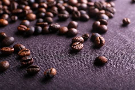 Premium Photo Roasted Coffee Grains Closeup