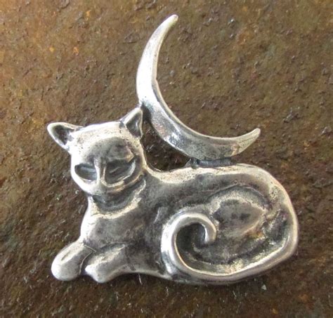 Sterling Silver Cat Familiar With Moon Pendant Awcm