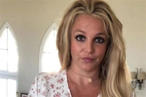 Britney Spears Looks Like She Hasnt Washed Her Face For Days