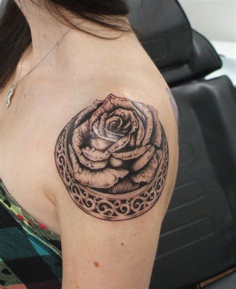 Rose tattoos are very popular and this is no surprise. 30 Beautiful Shoulder Tattoos for Women - SloDive