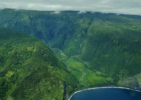 Waipiʻo Valley (Big Island): How to Visit + Things to See and Do