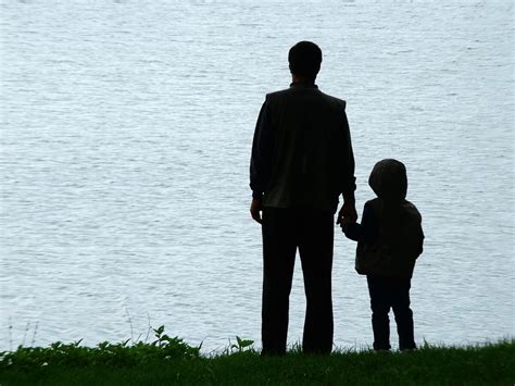 Mewarnai Gambar Ayah Dan Anak Contoh Gambar Kartun Ibu Dan Anak