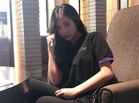 Umur 26 tahun) adalah seorang aktris dan model korea selatan. Han Seo Hee announces that she's quitting feminism or something, lol - Asian Junkie