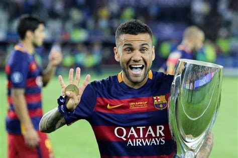 Daniel alves da silva ( brazilian portuguese: Dani Alves, futbolista iberoamericano con más títulos de ...