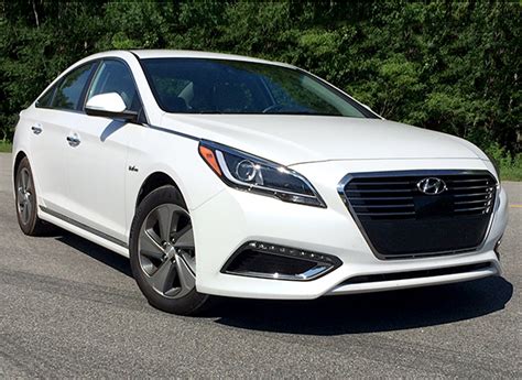 Subtle styling changes and special badging are the only. 2016 Hyundai Sonata Plug-In Hybrid First Drive - Consumer ...