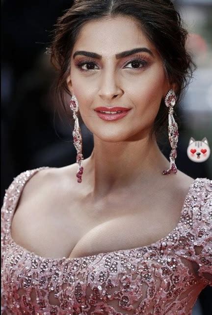 Sexy Sonam Kapoor Letest Photos And Bobs Show Hot Sexy And Spicy Photography