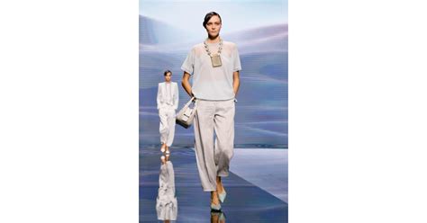 Giorgio Armani Ss21 Womenswear 33 Tagwalk The Fashion Search Engine