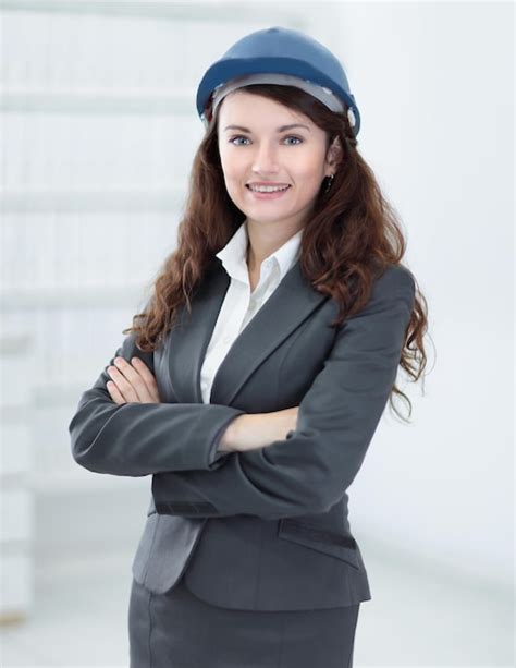 Premium Photo Closeup Portrait Of A Successful Woman Engineer