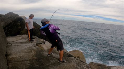 Port Kembla Breakwall Fishing Youtube