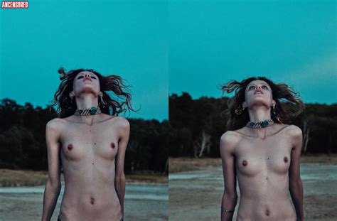 Naked Emilia Verginelli Added By Aqvila