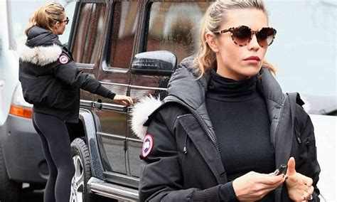 Abbey Clancy Displays Her Washboard Abs And Pencil Thin Legs In Tight Leggings Daily Mail Online