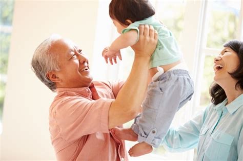 Grandparents Babysit Grandkids Live Longer According To Scientists