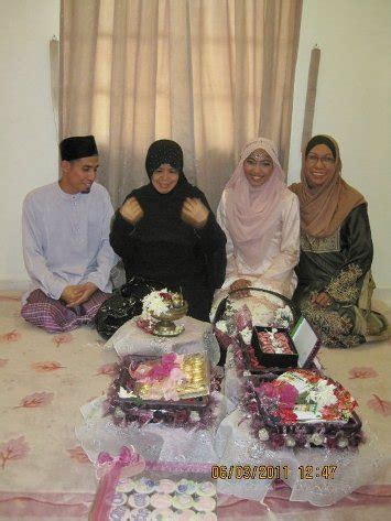 Don daniyal bin don biyajid atau lebih terkenal sebagai ustaz don (lahir 14 november 1984) merupakan seorang penceramah bebas, pengacara televisyen dan pensyarah malaysia, terkenal dengan rancangan keagamaan beliau yang kebanyakkannya disiarkan di tv alhijrah. akumama.blogspot.com: ROMANTISNYA IBUBAPA USTAZ DON DANIYAL