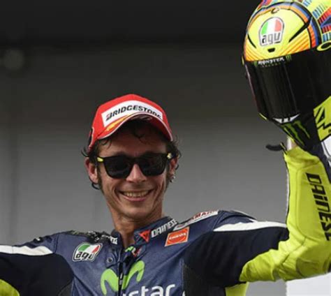 Valentino rossi starts his professional career as an italian motorcycle racer. Valentino Rossi Net Worth 2020 (Salary & Endorsement Earnings)