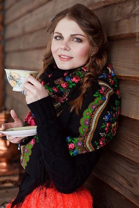 pavlovo posad russian shawl 100 wool with silk fringe etsy russian fashion folk fashion