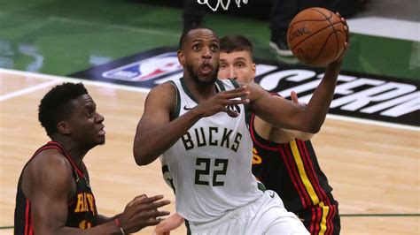 James khristian middleton is an american professional basketball player for the milwaukee bucks of the national basketball association. Milwaukee Bucks' Khris Middleton's third quarter sets Twitter ablaze