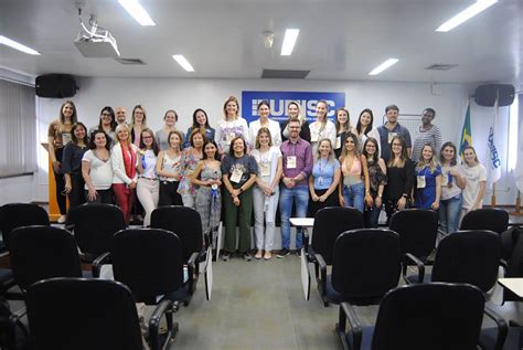 Residente Multiprofissional Do Hsc Premiada Em Semin Rio Da Unisc