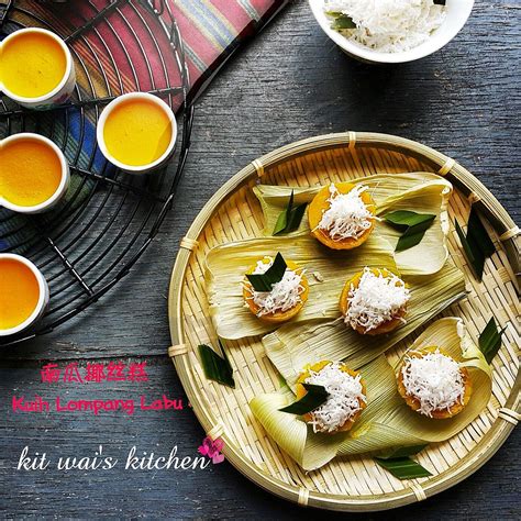 Kuih labu bakar pumpkin cake. Kit Wai's kitchen : 蒸南瓜椰丝糕 ~ Kuih Lompang Labu | Food ...