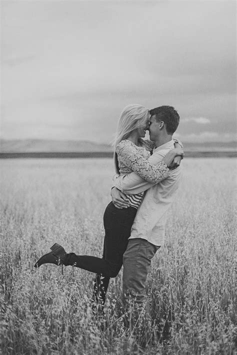Pin By Michelle Bondor On Engagement Photo Must Haves Cute Couples