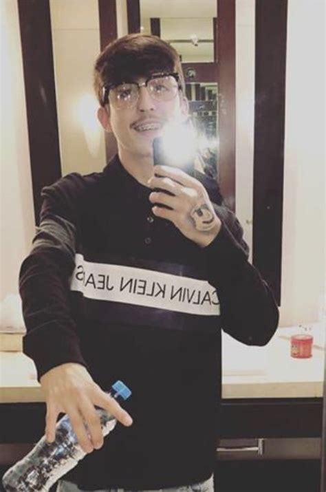 Red haired female anime character wearing oni mask holding gold spear digital wallpaper. Pin by Yesenia on T3rkris ️ ️ | Cute celebrities, Cute ...