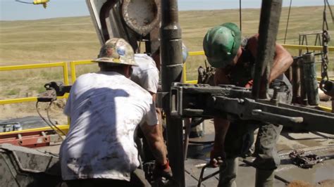 Roughnecks At Work In Hd Drilling Rig Pipe Connection Youtube