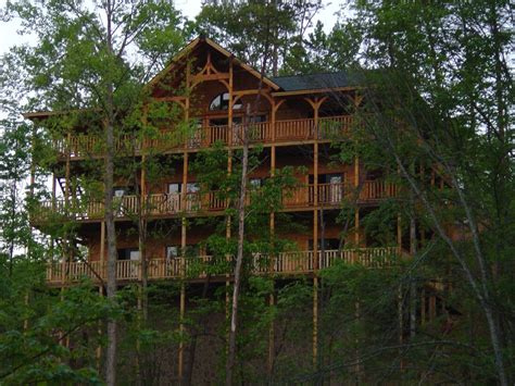 gatlinburg cabin mount leconte mansion  bedroom sleeps