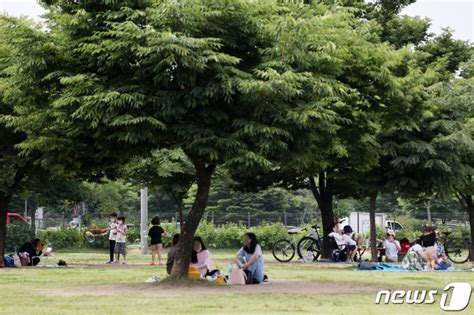 ● 세이지 슈다드 글로리에 의상의 오른쪽 허리가 부자연스럽게 노출되던 현상이 수정되었습니다. 정부 "7월 적용 거리두기 개편안, 이달 중순 공개"(1보) - 머니S