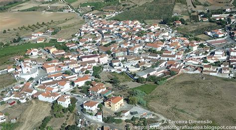 The population in 2011 was 3,546, in an area of 38.39 km². A Terceira Dimensão: Monte Redondo (Torres Vedras)