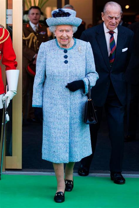 How Queen Elizabeth Uses Fashion To Secretly Throw Shade