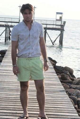24 best boating outfits for men how to dress for boat trip boating outfit pool party