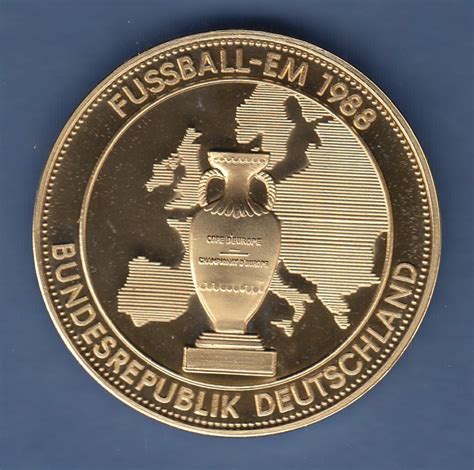 Eurosport ist ihre anlaufstelle für basketball updates. Messing-Medaille Fussball-Europameisterschaft 1988 Pokal ...