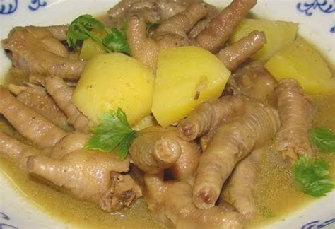 3 masukkan kentang, wortel, dan buncis. uncleseekers: Resepi Sup Kaki Ayam