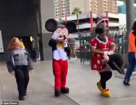 Woman Dressed As Minnie Mouse Assault Security Guard At Las Vegas Mall