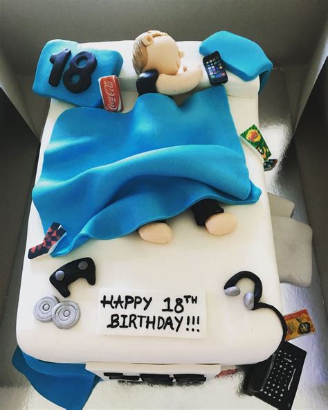 If you're looking to make your son or maybe you're on the hunt for a gift for your best friend who is turning 18. 18th Birthday Cakes For Boy | Birthday cakes for teens ...