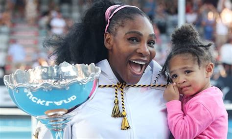 Serena Williams Prepara A Su Hija Para Su Primera Clase De Tenis
